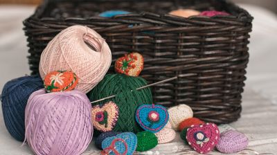 Strikkekafè på Åsbakken bedehus i Vallersund