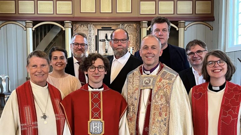 En av biskopens oppgaver er å ordinere nye prester. Ole Gustav Klevberg ble vigslet til tjeneste som kapellan i Eidskog kirke 18. juni 2023. Foto: Kirken i Eidskog