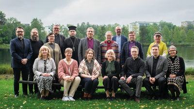 Representanter fra Nordkalotten kirkelige nettverk: Bak f.v: Juha Rauhala, Steinar Sneås Skauge, Taina Manninen, fungernede biskop Stig Lægdene, Heikki Harvola, biskop Jukka Keskitalo, biskop Åsa Nyström, Karl Yngve Bergkåsa, biskop Svein Valle, Titti Ådén. Fremme f.v: Maria Henriksson, Anne Skoglund, Sara Keränen, Brita Bye, Ilari Konnunen, Pekka Mustakallio, Taina Manninen. Foto: Maija Hagberg.