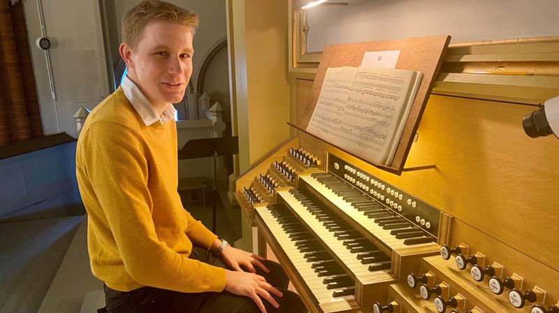 Jon Martin Høie brenner for kirkemusikken, og er selv en aktiv bidragsytere for å rekruttere nye organister. Foto: Elisabeth Helgeland Wold
