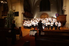 Bislett guttekor med dirigent Marius Astrup Thoresen vil sammen med mange andre være med å synge julen inn i Fagerborg kirke 14. desember.