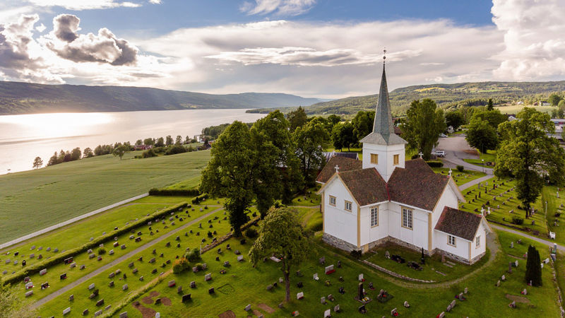 Hov kirke i Søndre Land. Foto: Søndre Land kirkelige fellesråd