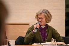 Biskop Kari Veiteberg snakker til menighetsrådene