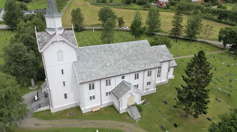 Avbildet er Kvæfjord kirke. Fotograf: Ole Jonny Vikholt