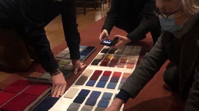 Nytt teppe på plass til gudstjenesten 4.september