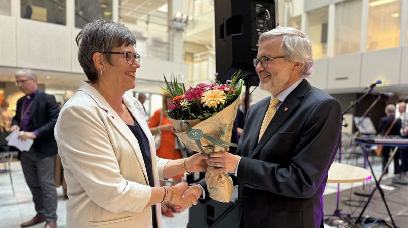 Ingrid Vad Nilsen ble takket av etter seks år som direktør i Kirkerådet, blant annet at Kirkerådets leder Harald Hegstad. 