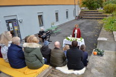 Høst: Åpningsgudstjenesten av visitasen ble holdt utendørs ved Iladalen kirke. Foto: Johannes Ek Reindal