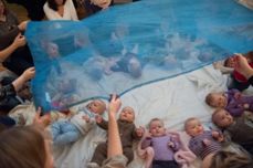 Babysang - babyene lytter til sang fra foreldrene. Foto: Torstein Ihle