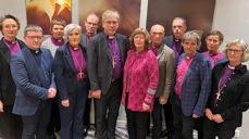 Biskopane i Den norske kyrkja. Frå venstre: Kari Mangrud Alvsvåg, Svein Valle, Ragnhild Jepsen, Herborg Finnset, Olav Øygard, Olav Fykse Tveit, Ingeborg Midttømme, Jan Otto Myrseth, Ole Kristian Bonden, Stein Reinertsen, Anne Lise Ådnøy og Kari Veiteberg (foto: Den norske kyrkja).