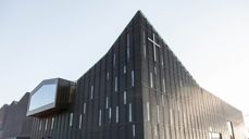 Stjørdal kyrkje opna i 2015. Denne påska kan du følgje tre gudstenester på TV og radio. Foto: Stjørdal kyrkje