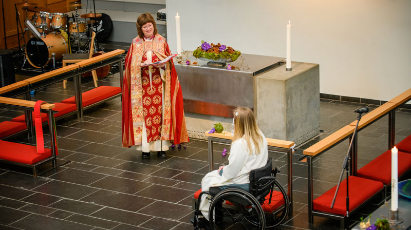 Diakon klar til teneste, etter vigsling av biskopen. (Foto: Per Eide)