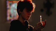 Mange kirker arrangerer minnegudstjeneste og åpner kirker denne helgen for å takke for livet som har vært, for samtale, lystenning og for å samles i sorgen og savnet. Foto: Malin Longva / Den norske kirke