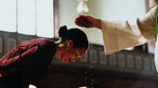 Ungdommer, voksne, eldre og småbarn er like velkommen til dåp i Den norske kirke.