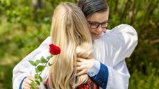 To av tre konfirmanter valgte kirkelig konfirmasjon fordi det er vanlig i deres familie, viser undersøkelser fra Den norske kirke. Foto: Von kommunikasjon / Den norske kirke.