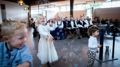 Barn, gudstjeneste, såpebobler. Foto: Bo Mathisen/Kirkerådet