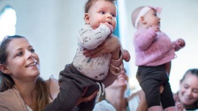 Samspill mellom baby og forelder står i fokus på babysang. 