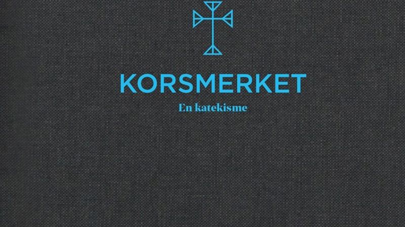 Deler ut gratis katekisme-bok