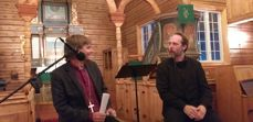 Biskop Stein Reinertsen i samtale med forfatter Gaute Heivoll i Finsland kirke på kulturkvelden 22. januar.