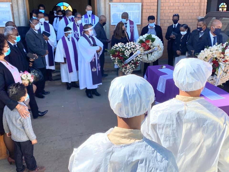 Fra begravelse på Madagaskar av kirkeleder nå i koronatiden