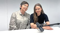 Benedicte Bergtun og biskop Ragnhild er klar med ein ny episode i sin podcast.