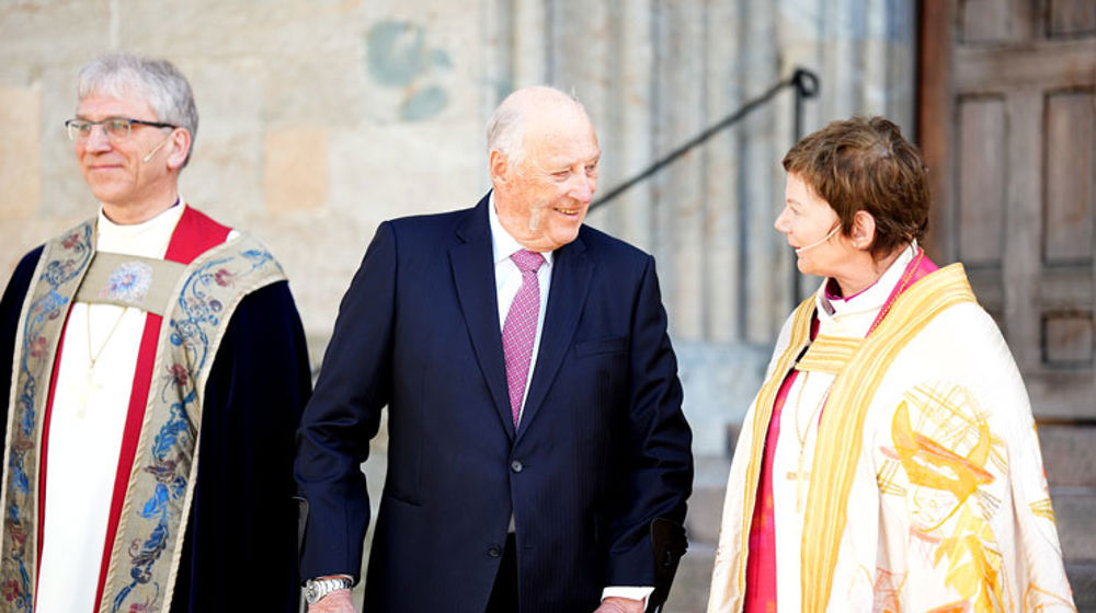 H.M.Kong Harald, Ragnhild Jepsen og preses Olav Fykse Tveit. foto Gyrid C Nygaard