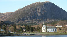 Det er ledig stilling for ein teologistudent i Askvoll.