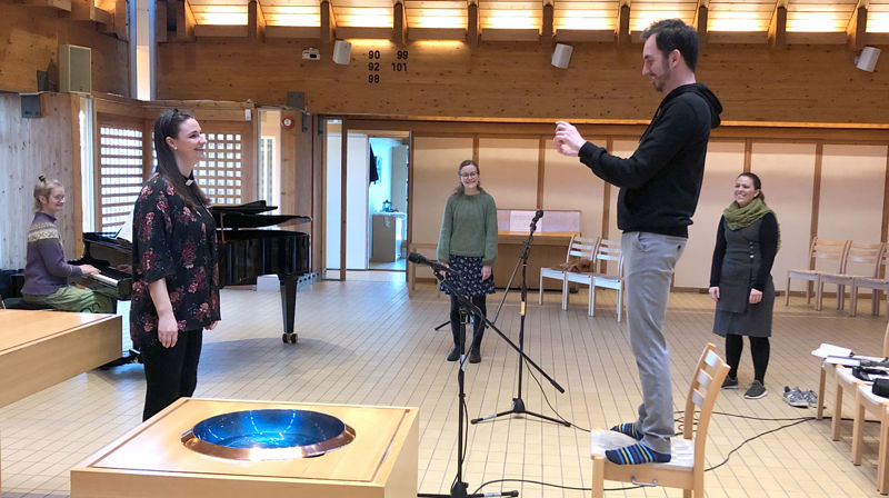 Opptak av familiesamling frå Søreide kirke. Foto: Ann Kristin Hovland