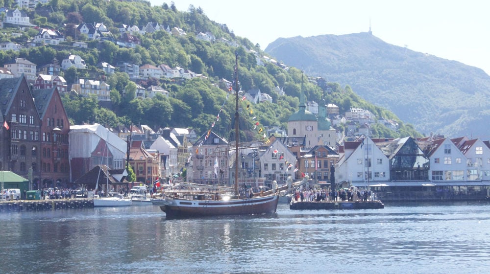 Caroline af Sandnes legg til kai i Bergen.