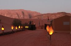 Under stjernehimmelen: Beduinerleir i Wadi Rum-ørkenen i Jordan
