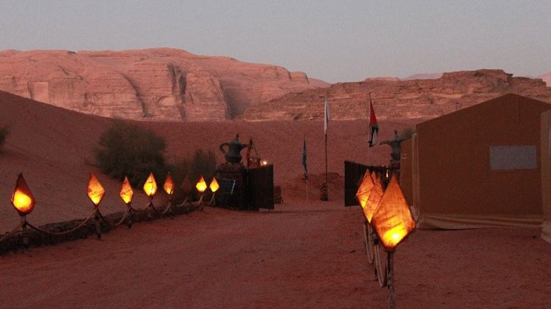 Under stjernehimmelen: Beduinerleir i Wadi Rum-ørkenen i Jordan