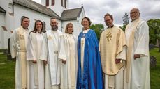Biskop, prost og prester etter visitasgudstjenesten i Eidsvoll kirke. Foto: Bjørn Hytjanstorp, Eidsvollpuls