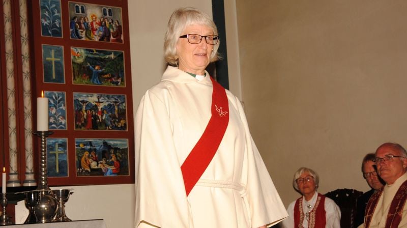Inger Pauline Gravem vart vigsla til diakon 14. mai 2015 i Dombås kyrkje. Foto: Ingolf Toven