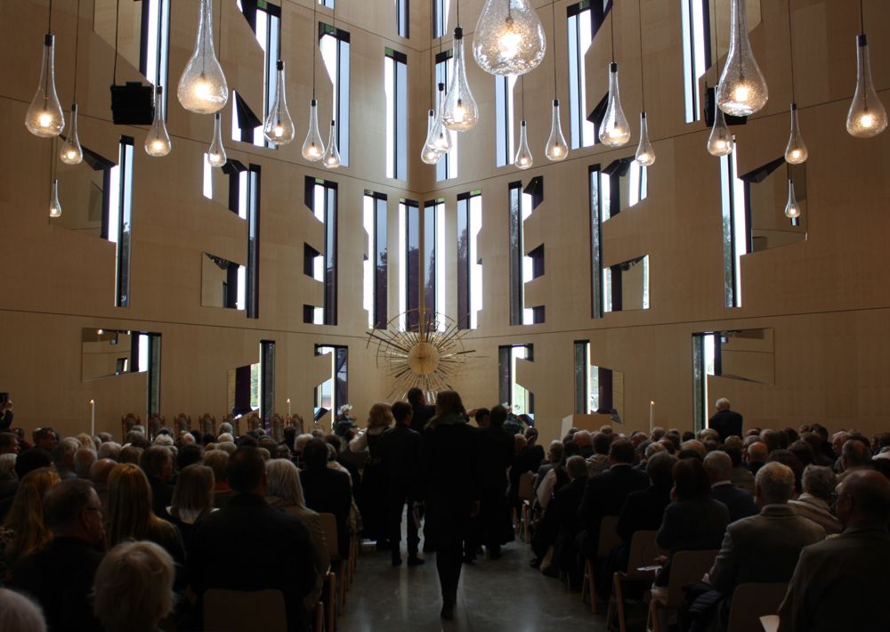 5-600 mennesker tilstede ved vigslingen av Våler kirke