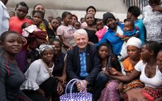Kirkens nødhjelps generalsekretær, Dagfinn Høybråten forteller om kvinner i Kongo som opplever mindre vold etter Tamar-kampanjen
