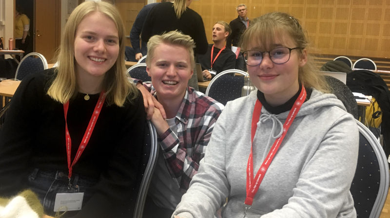Delegatene fra Hamar fv.  Louise Knutsen, Magnus Kessel og Matilde Ødegaard. De har jobbet spesielt med en sak om gudstjenester i konfirmasjonstida.