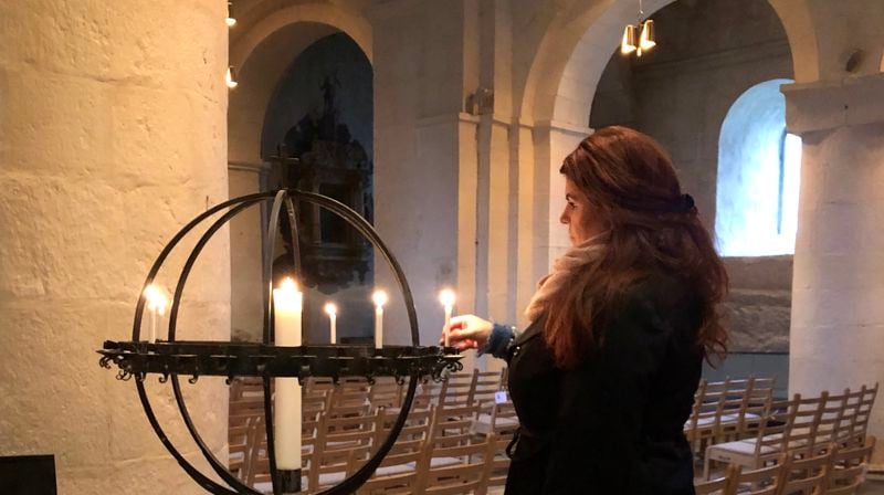 I Ringsaker og i andre kirker som er åpne Allehelgen, kan du tenne lys for håp, til minne om noen som har gått bort. Foto: Kai Ove Berg