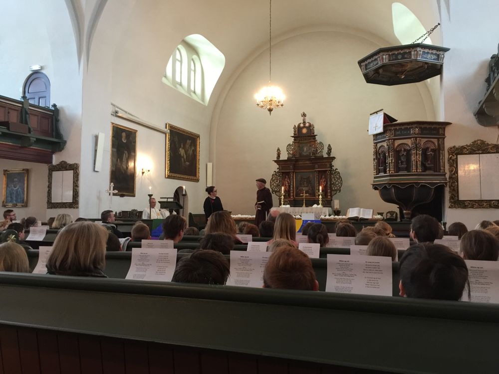 Luther på besøk i gudstjenesten - i skikkelse av Johs Fjellseth. Foto Berit Kristin Klevmmoen