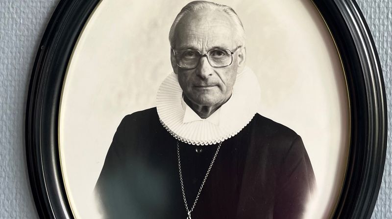 Georg Hille. Biskop i Hamar 1975 - 1993. Foto: Fra portrettveggen i Hamar bispegård.