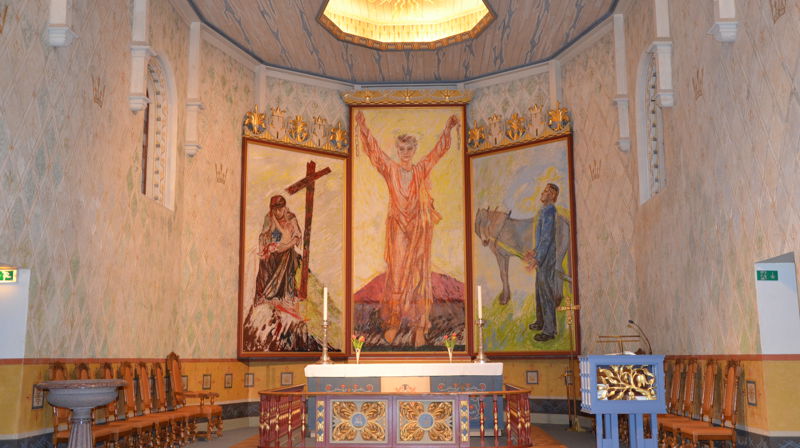 Altertavlen i Hamar domkirke, malt av Henrik Sørensen, har den oppstandne Kristus som hovedmotiv. Foto: LTB