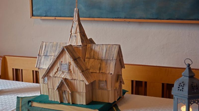 Modell av den Grue kirke som brant. Foto: Steinar Bekkevold 