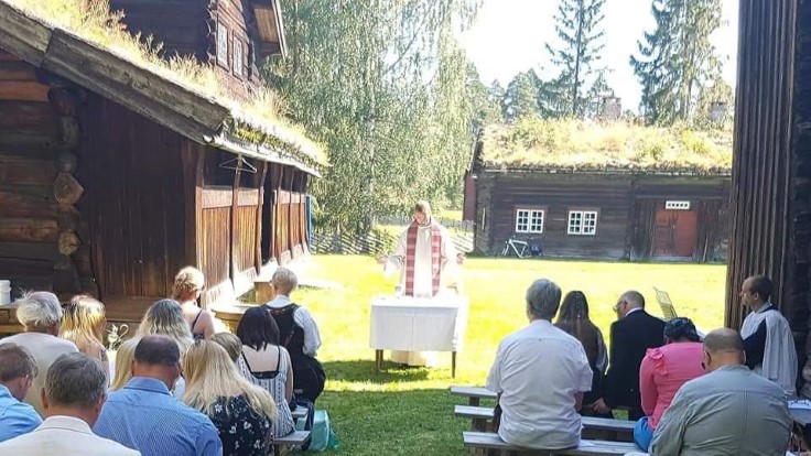 Utegudstjeneste på skogmuseet i Eleverum Foto Heidi Grønvold Bøe.jpg