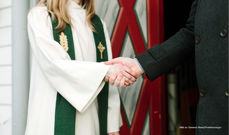 Hver fjerde kvinnelige prest i Den norske kirke i Møre har opplevd uønskede hendelser basert på sitt kjønn og yrke. Nå tar kirken grep for å bedre arbeidsmiljøet. Foto: Kirkerådet 