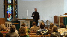 Andreas Helmersen fra kommunikasjonsbyrået Utheve i Rissa inspirerte om sosiale medier både i Steinkjer og Trondheim.