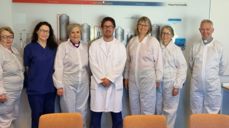 Biskop Herborg besøkte fiskevaksine-fabrikken Pharmac.