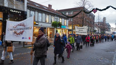 Fakkeltoget for trosfrihet på Nordre gate i Trondheim (foto: Olav D. Svanholm)
