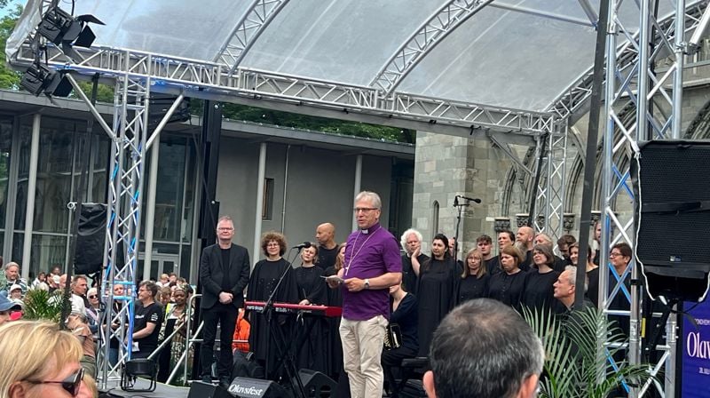 Preses i Den norske kyrkja, Olav Fykse Tveit, talar under opninga av Olavsfest 2023.