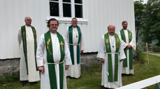 Medvirkende under avskjedsgudstjenesten i Hemne. Fra venstre: Jon Nilsen, Jarle Bryne, Dagfinn Thomassen, Bertel Aasen og Fredrik Danielsen.