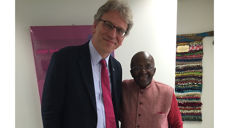Preses Olav Fykse Tveit sammen med Desmond Tutu under et møte i 2016. 