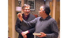 Biskop Tor Singsaas fikk med seg et eksemplar av Koranen fra sitt siste møte som biskop i dialogforumet. Gaven ble overrakt av Matri Abroud fra Muslim Society i Trondheim.