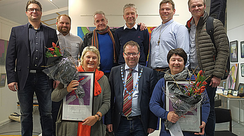 Representanter fra bygde- og kirkeliv i Beitstad hadde møtt frem for å hylle prisvinnerne. (Alle foto: Arne Opdal)